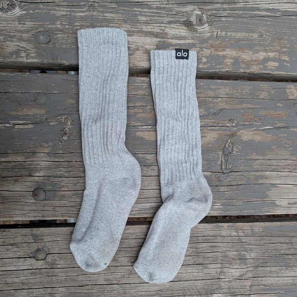 Alo Yoga Light Grey Heather Ribbed Crew Scrunch Socks Pilates Athleisure - Picture 2 of 5